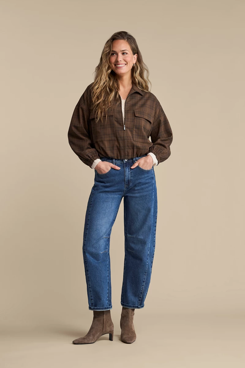 Merkbeeld van Red Button: jeans met een bruine geruite top